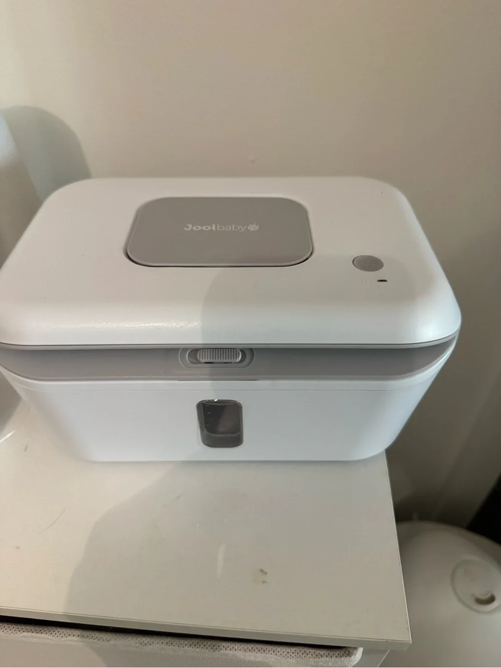 Portable White Electronic Wipe Warmer